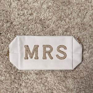 White 'Mrs.’ Makeup Bag 🤍